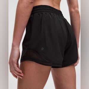 Lululemon NWT Hotty Hot High-Rise Lined Short 4" *Lace Trim Mesh Accent Size 6